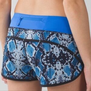 Lululemon Run: Speed Short 
Mini Ziggy Snake Caspian Blue Pipe Dream